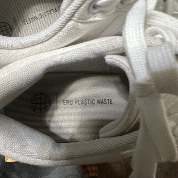 Adidas shoes - Picture 1 of 4